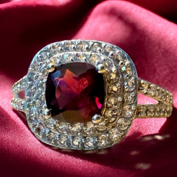Artisan Jewelry - Pyrope Garnet|White Topaz Sterling Silver Ring (6.75)